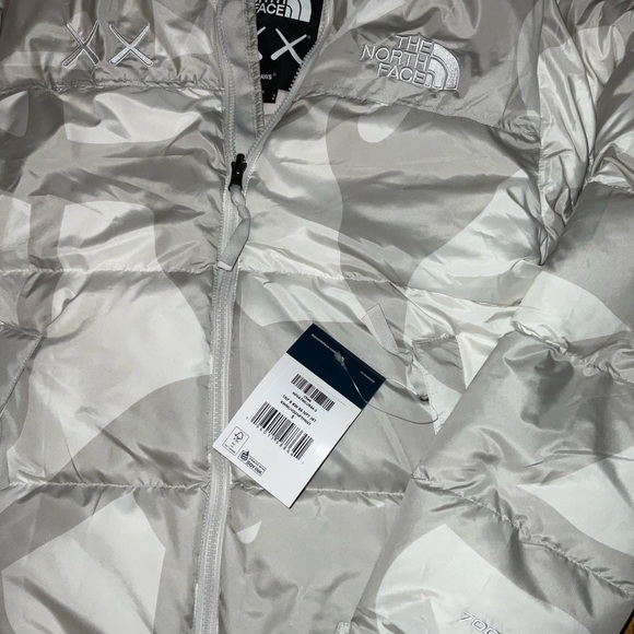 KAWS x The North Face 700 Retro 1996 Nuptse Jacket Puffer Coat Camouflage Patern - Picture 8 of 12